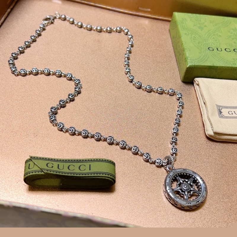 G*u*i necklaces